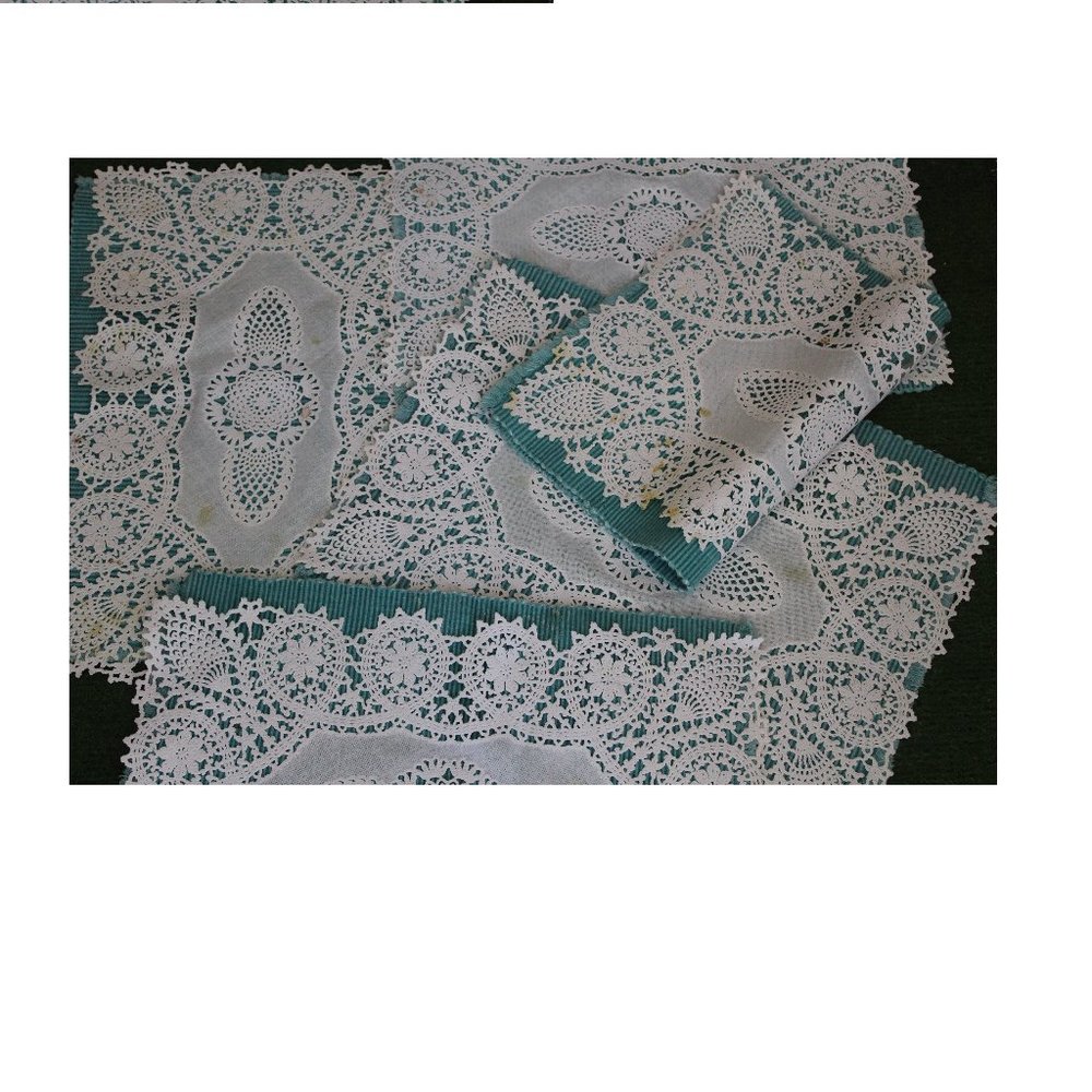 5-pc VINTAGE Fabric tablecloth napkin Turquoise and 7-pc plastic white